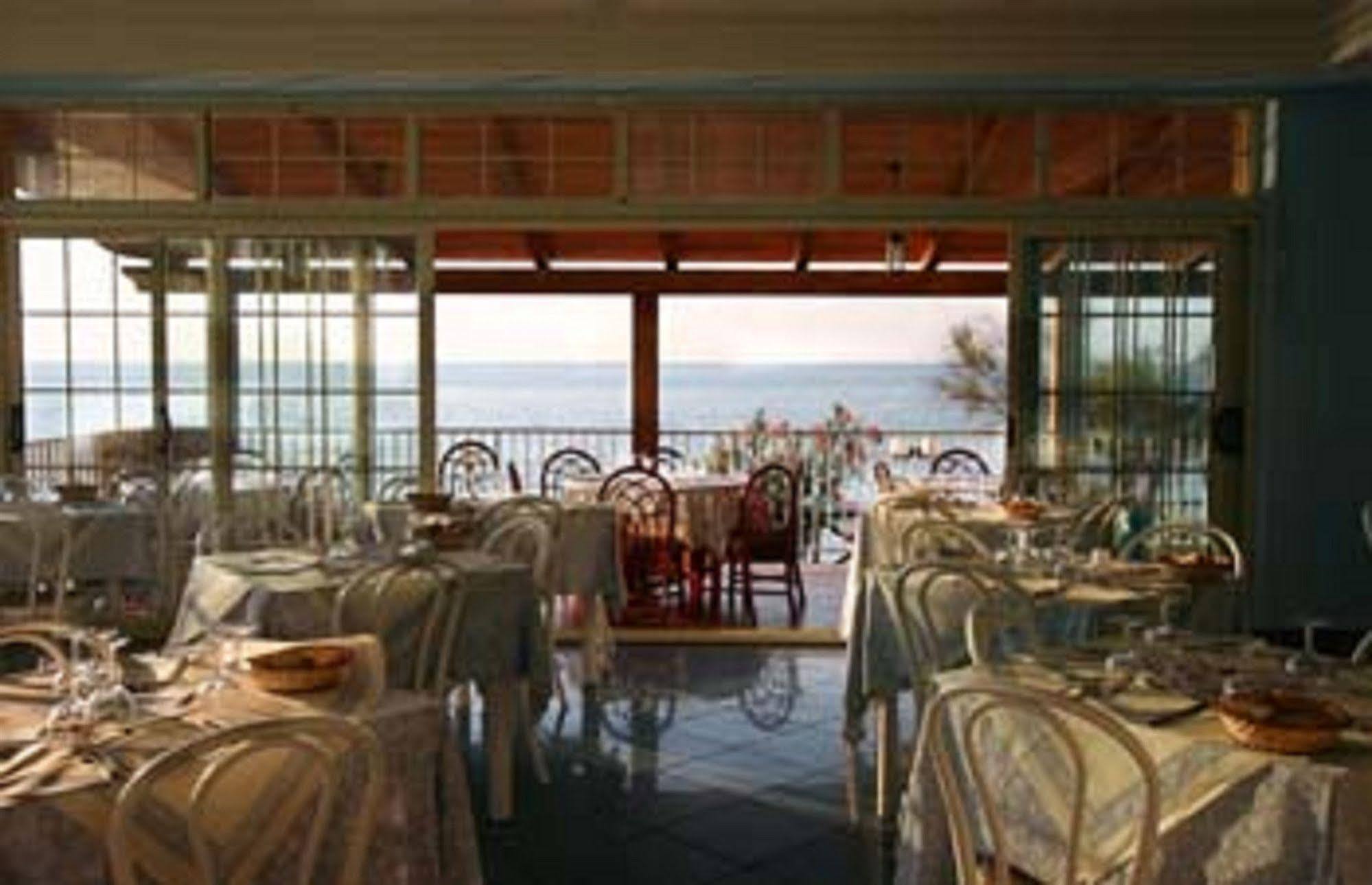 Baia Tropea Resort Паргелия Ресторан фото